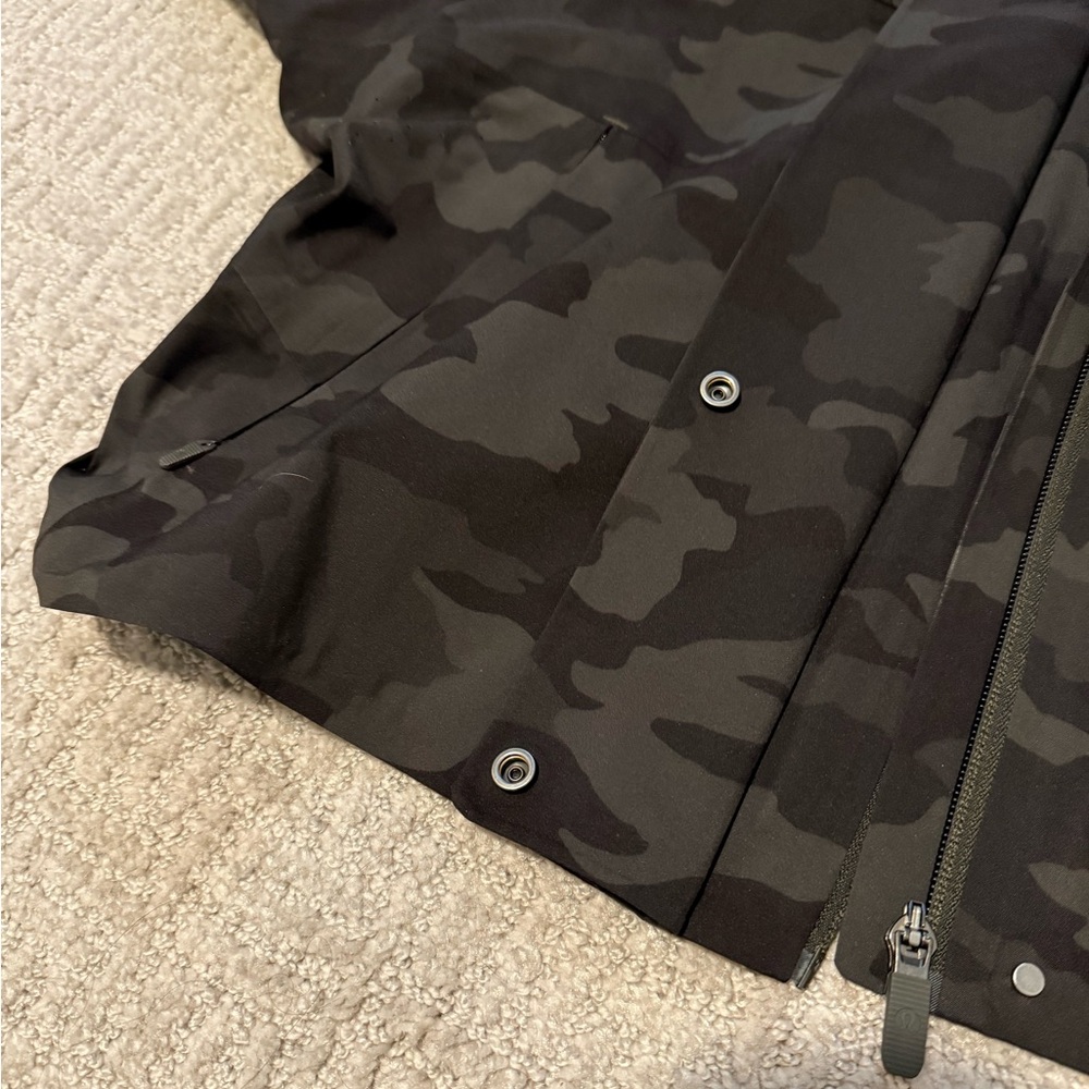 Lululemon Camo cropped rain jacket - Picture 5 of 5
